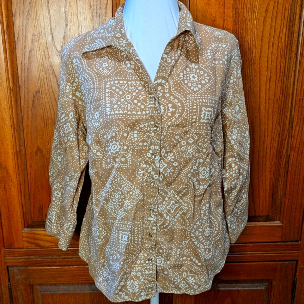 Columbia PL paisley tan/white pearl snap collared button‎ down top